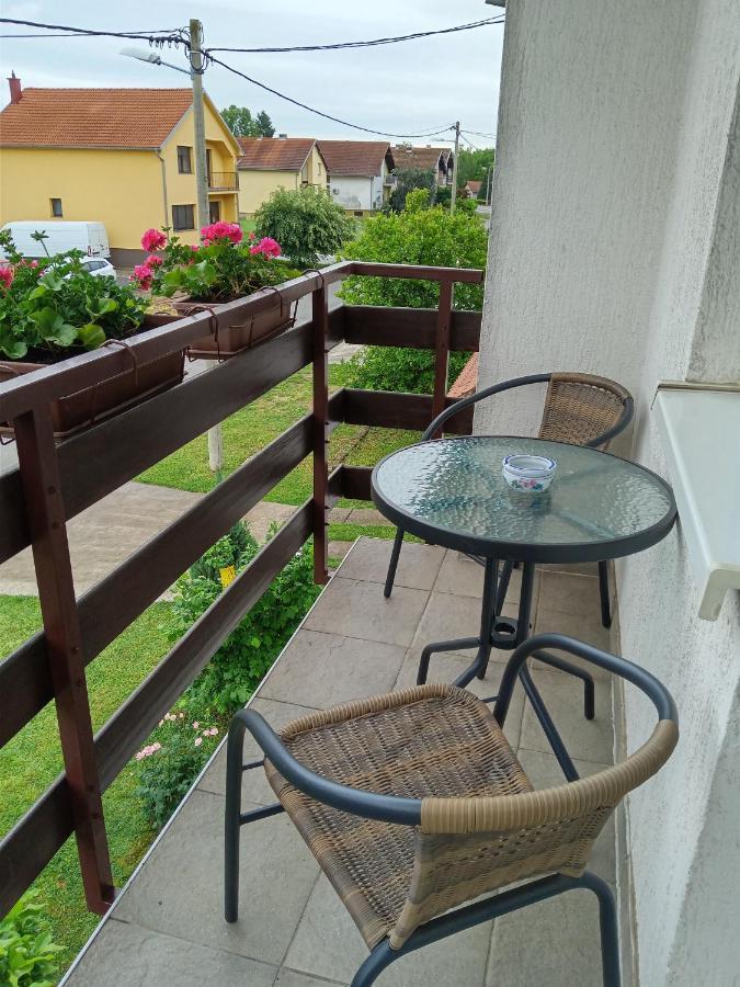 Apartman Kod Dide I Bake Вуковар Екстериор снимка