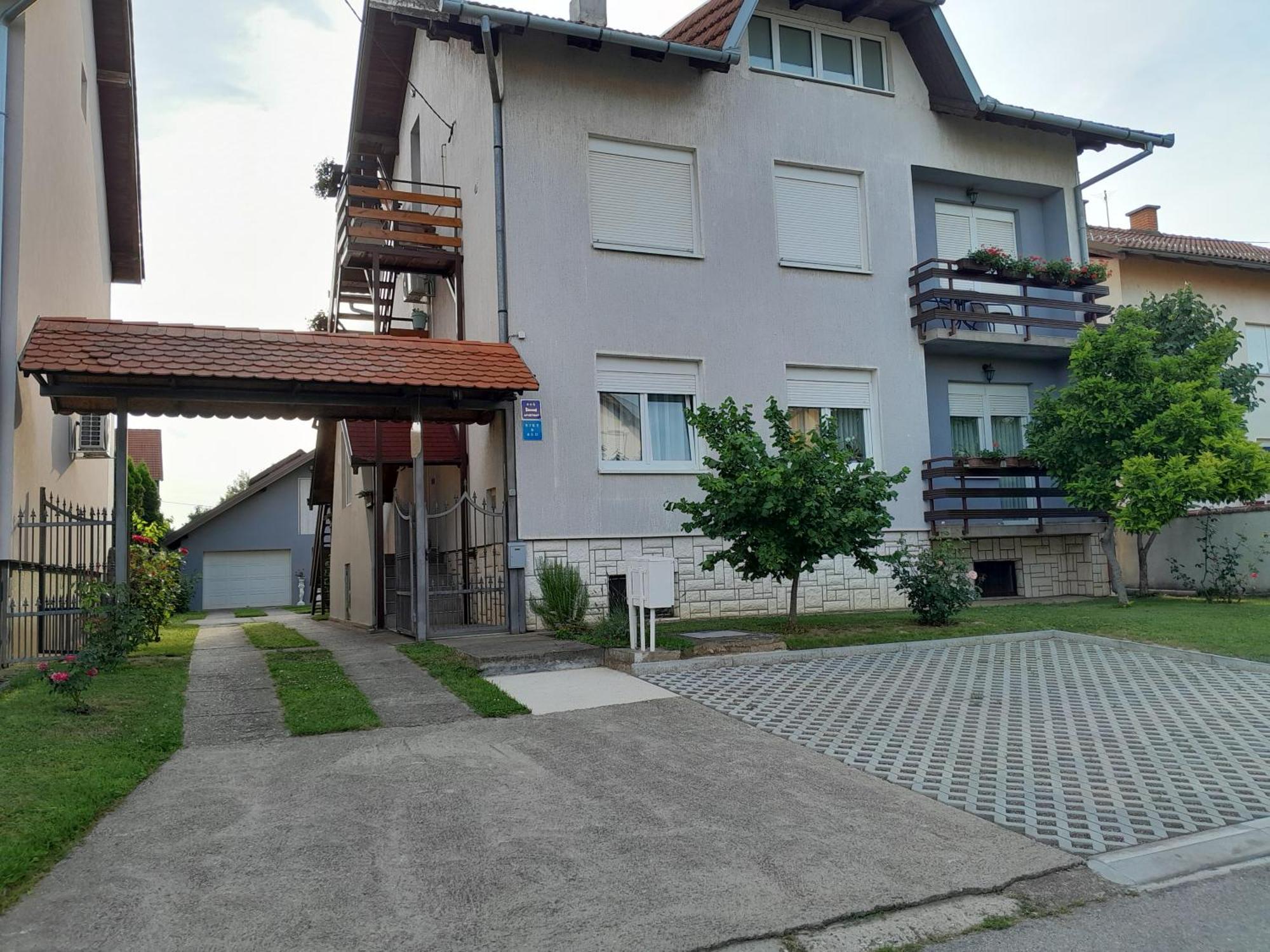 Apartman Kod Dide I Bake Вуковар Екстериор снимка