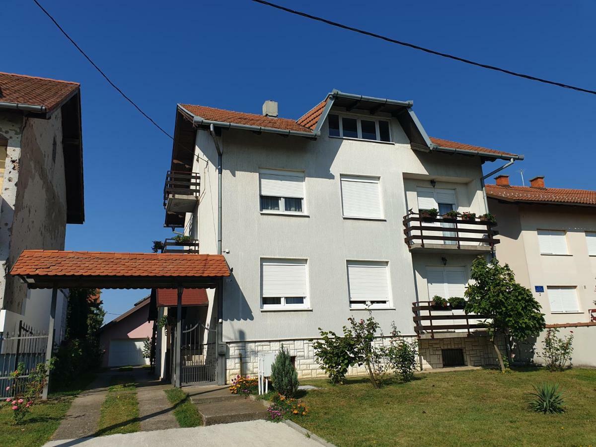 Apartman Kod Dide I Bake Вуковар Екстериор снимка
